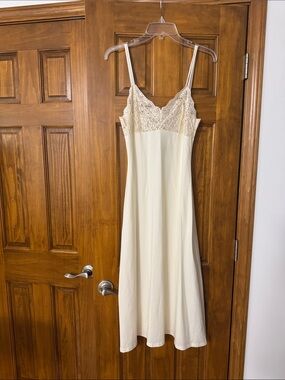 GAP Vintage Ivory Lace-Trim Chemise  made in Italy